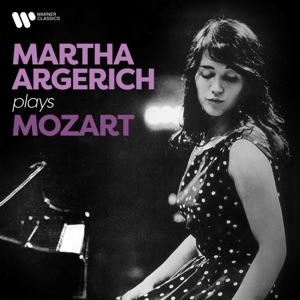 Hoes van Martha Argerich plays Mozart