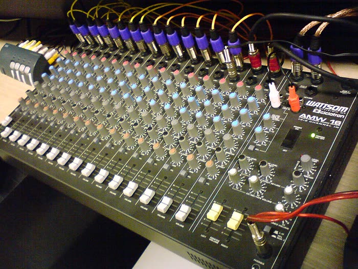 The mixing desk as instrument (dub)